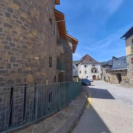 Casa El Paco - Tucasaenlospirineos شقة *